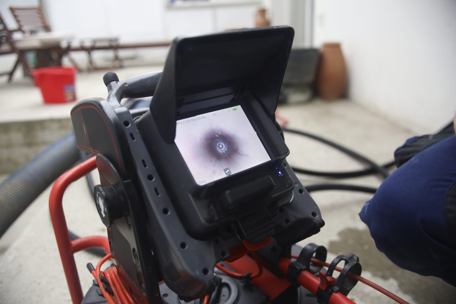 Filming the inside of pipes of a household sewage system